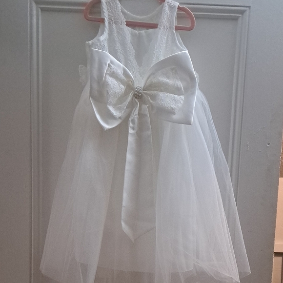 White Lace Dress With Pearl And Bow Details #2 - Picture 4 of 7